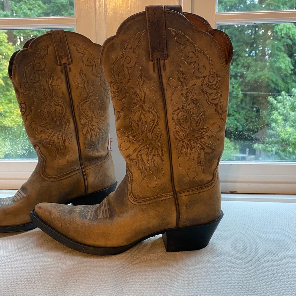 Ariat Women’s Cowboy Boots size 6